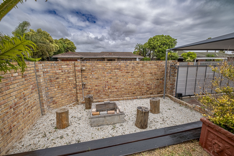 To Let 3 Bedroom Property for Rent in Summerstrand Eastern Cape